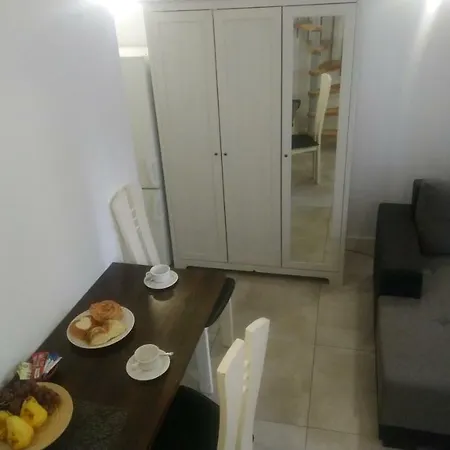 Lubi Zori Homestay *